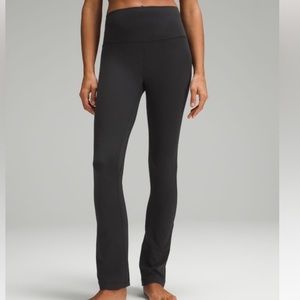 Lululemon high-rise mini flared pant 28” 🖤